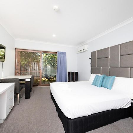 Island Palms Motor Inn Форстер Экстерьер фото