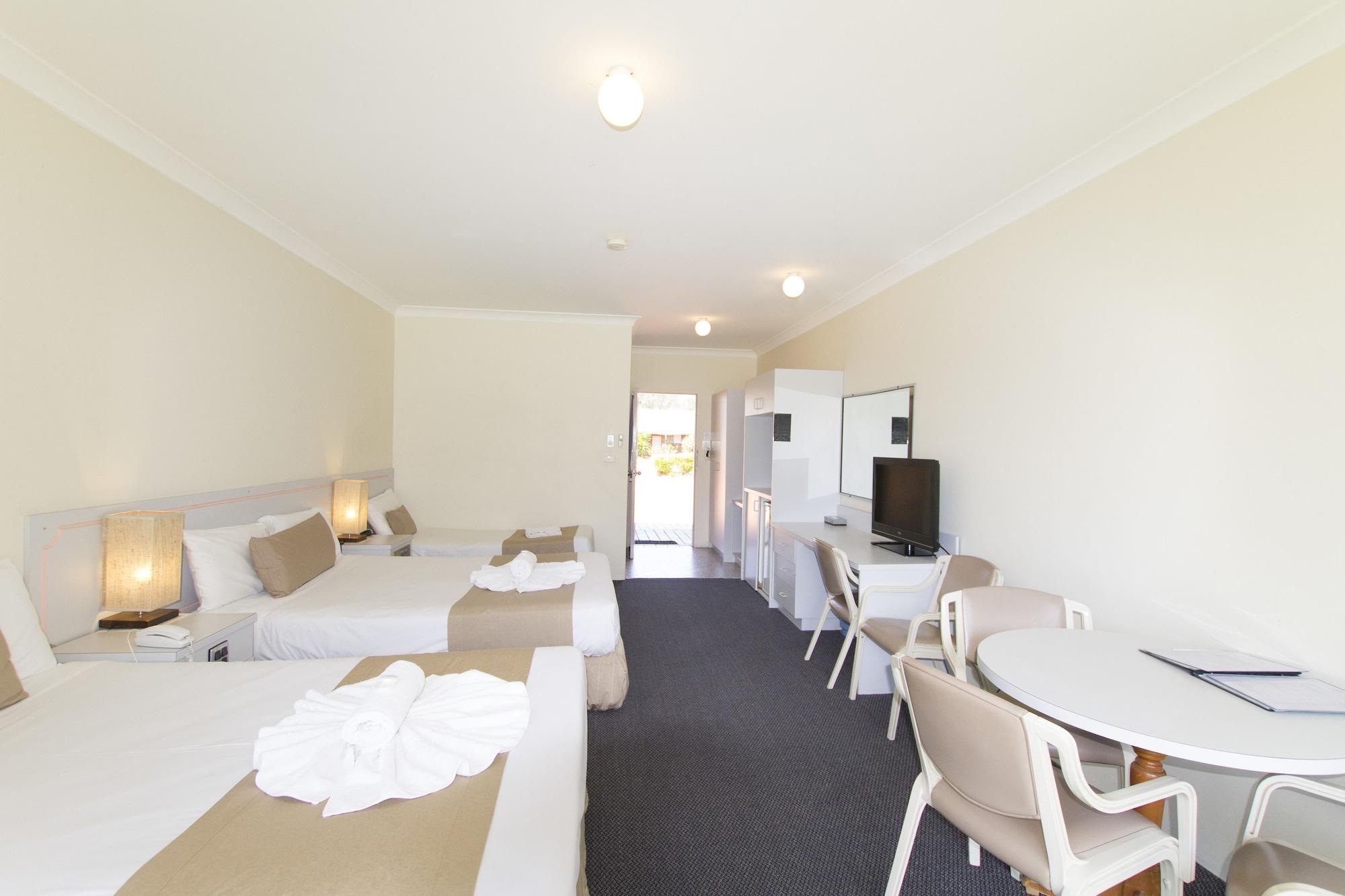 Island Palms Motor Inn Форстер Экстерьер фото