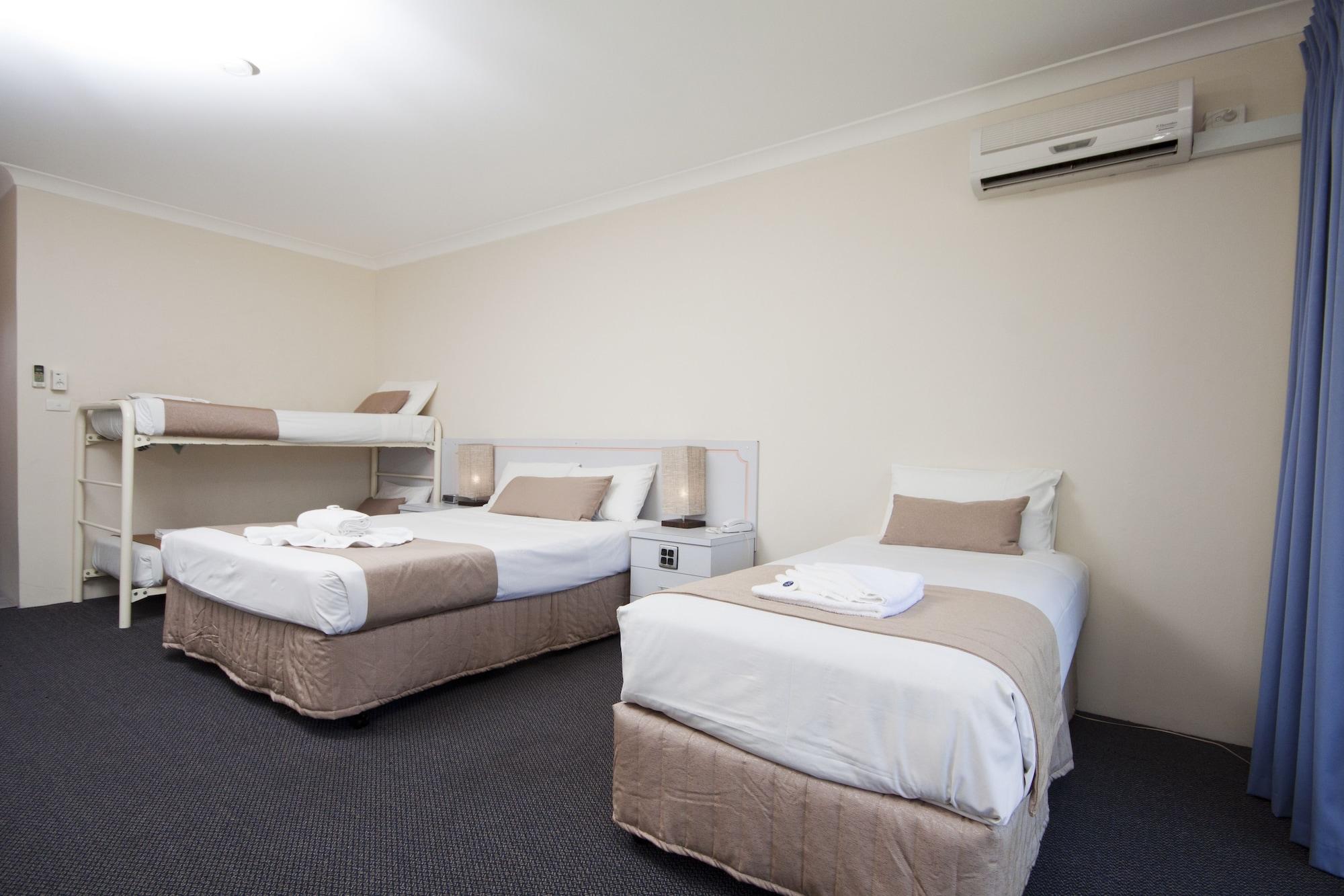 Island Palms Motor Inn Форстер Экстерьер фото