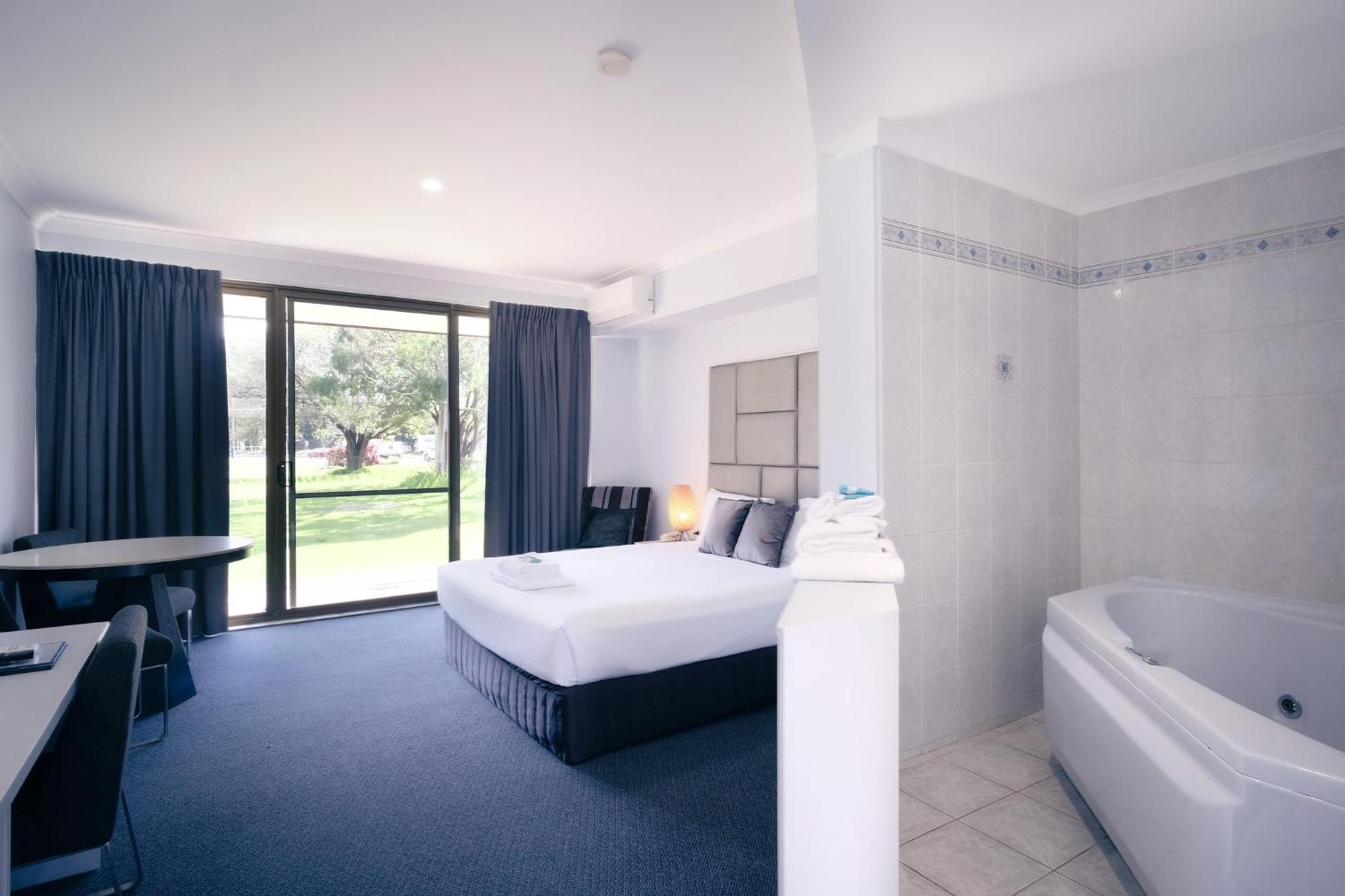 Island Palms Motor Inn Форстер Экстерьер фото