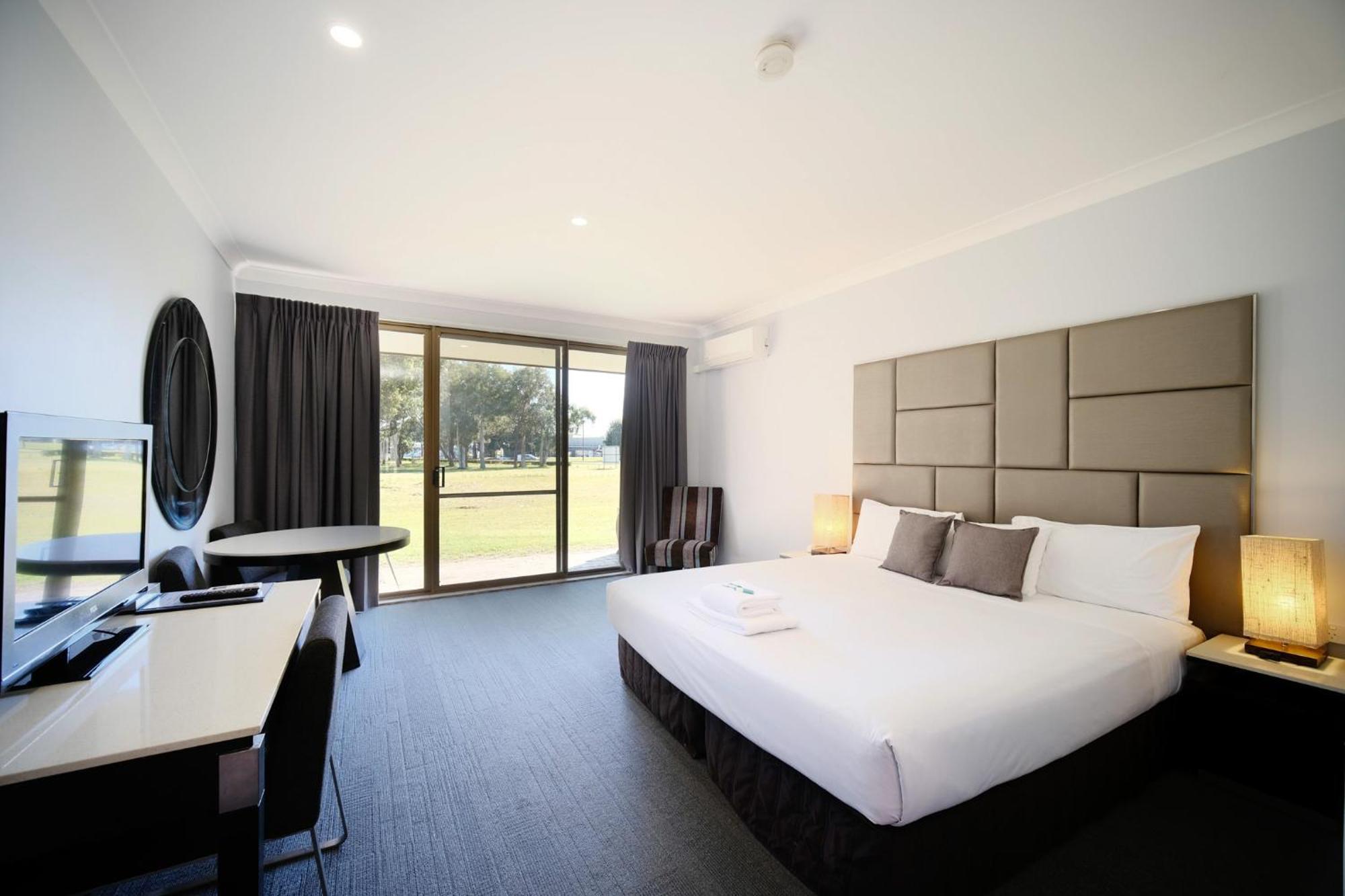 Island Palms Motor Inn Форстер Экстерьер фото