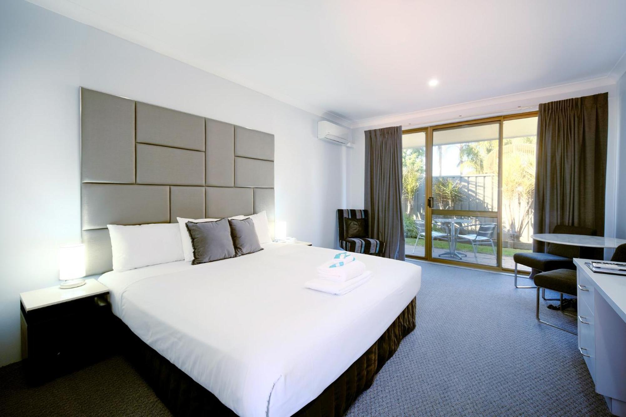 Island Palms Motor Inn Форстер Экстерьер фото