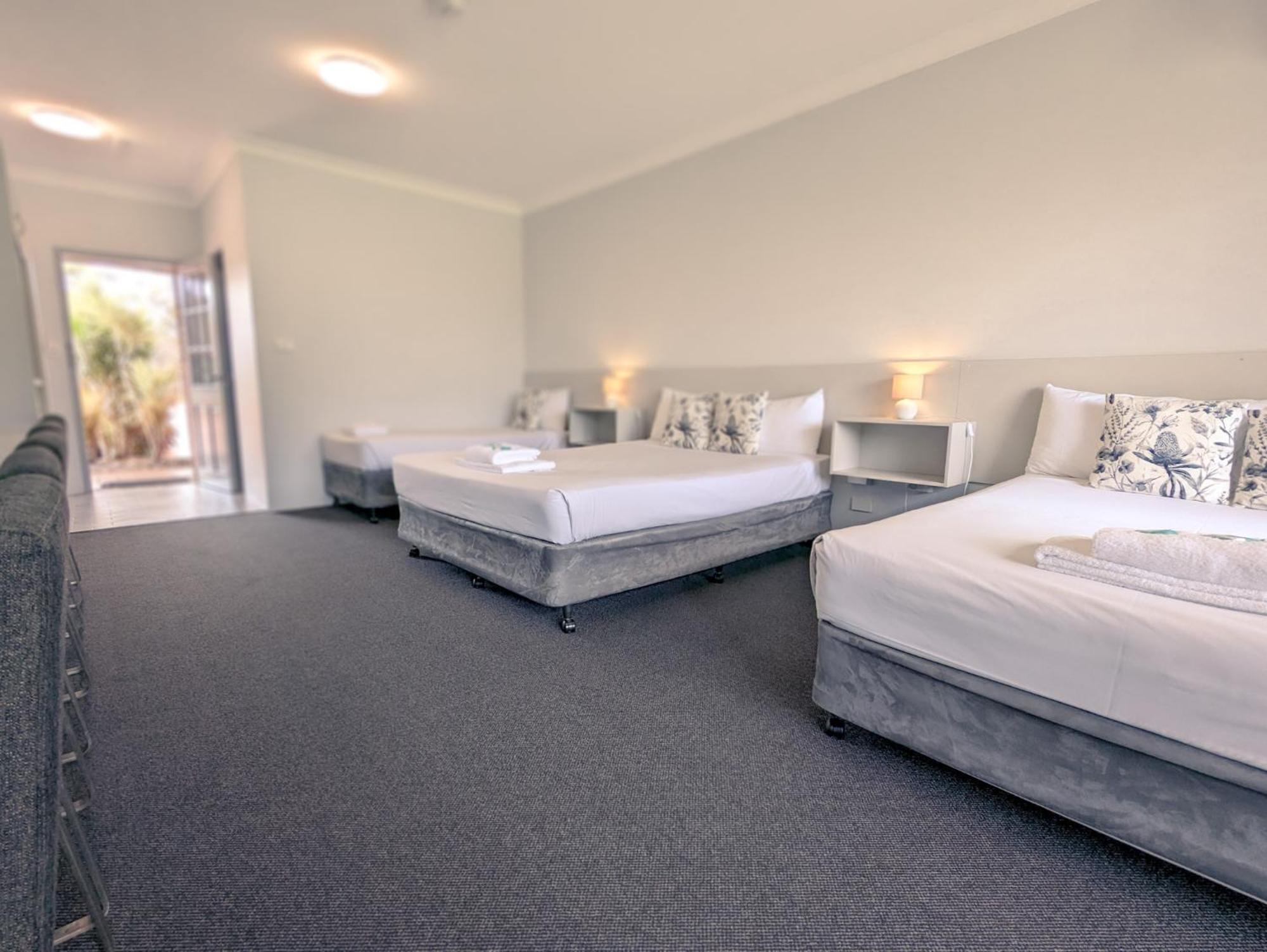 Island Palms Motor Inn Форстер Экстерьер фото