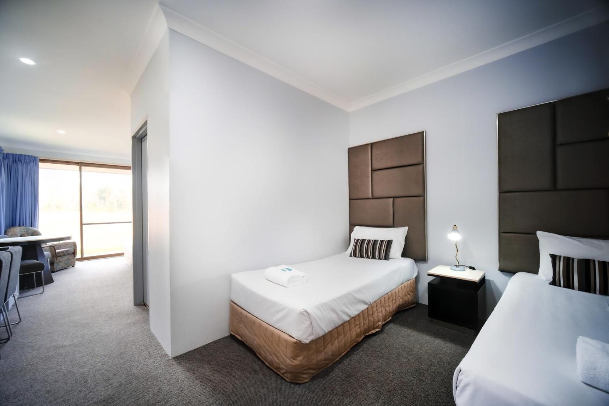 Island Palms Motor Inn Форстер Номер фото