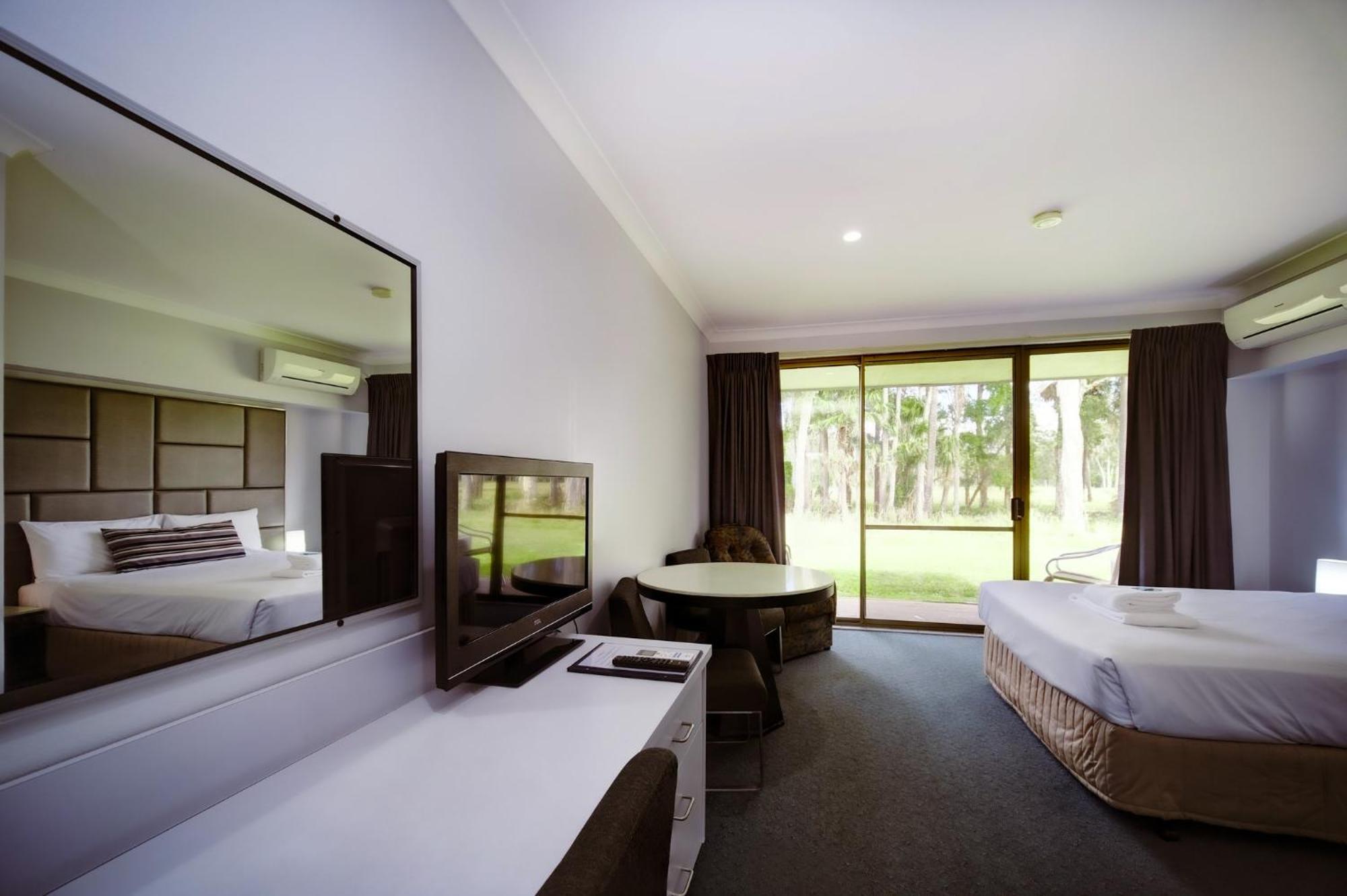 Island Palms Motor Inn Форстер Номер фото