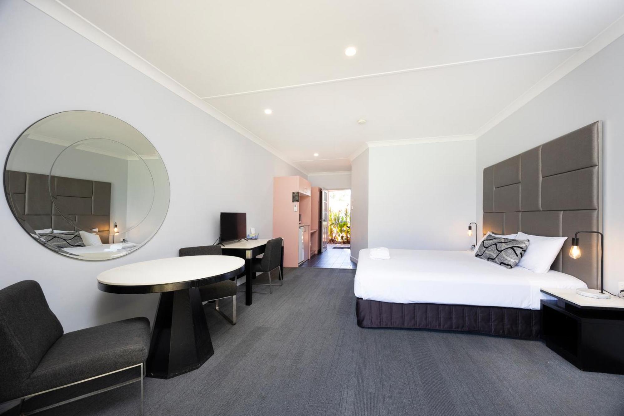 Island Palms Motor Inn Форстер Экстерьер фото