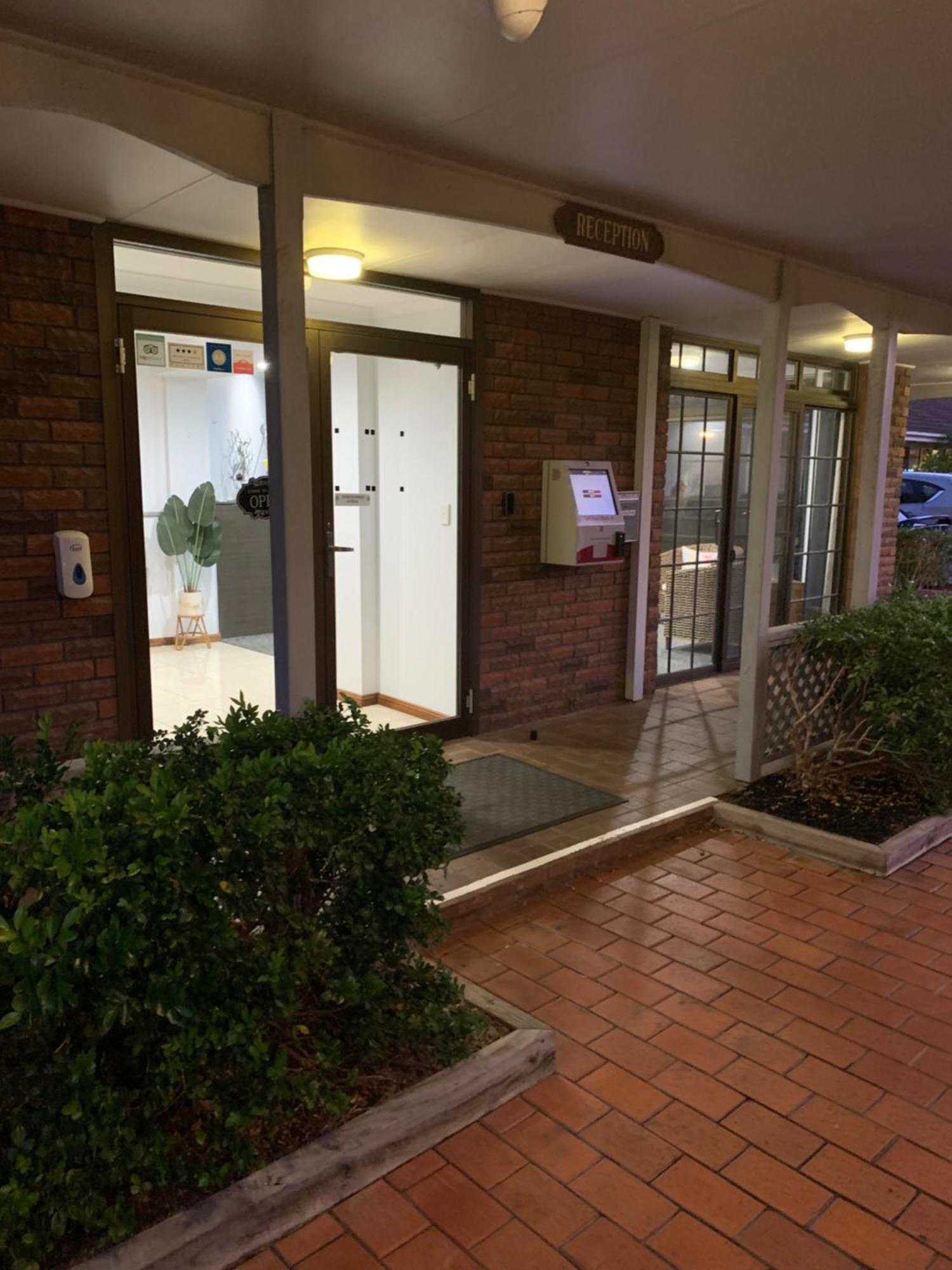 Island Palms Motor Inn Форстер Экстерьер фото