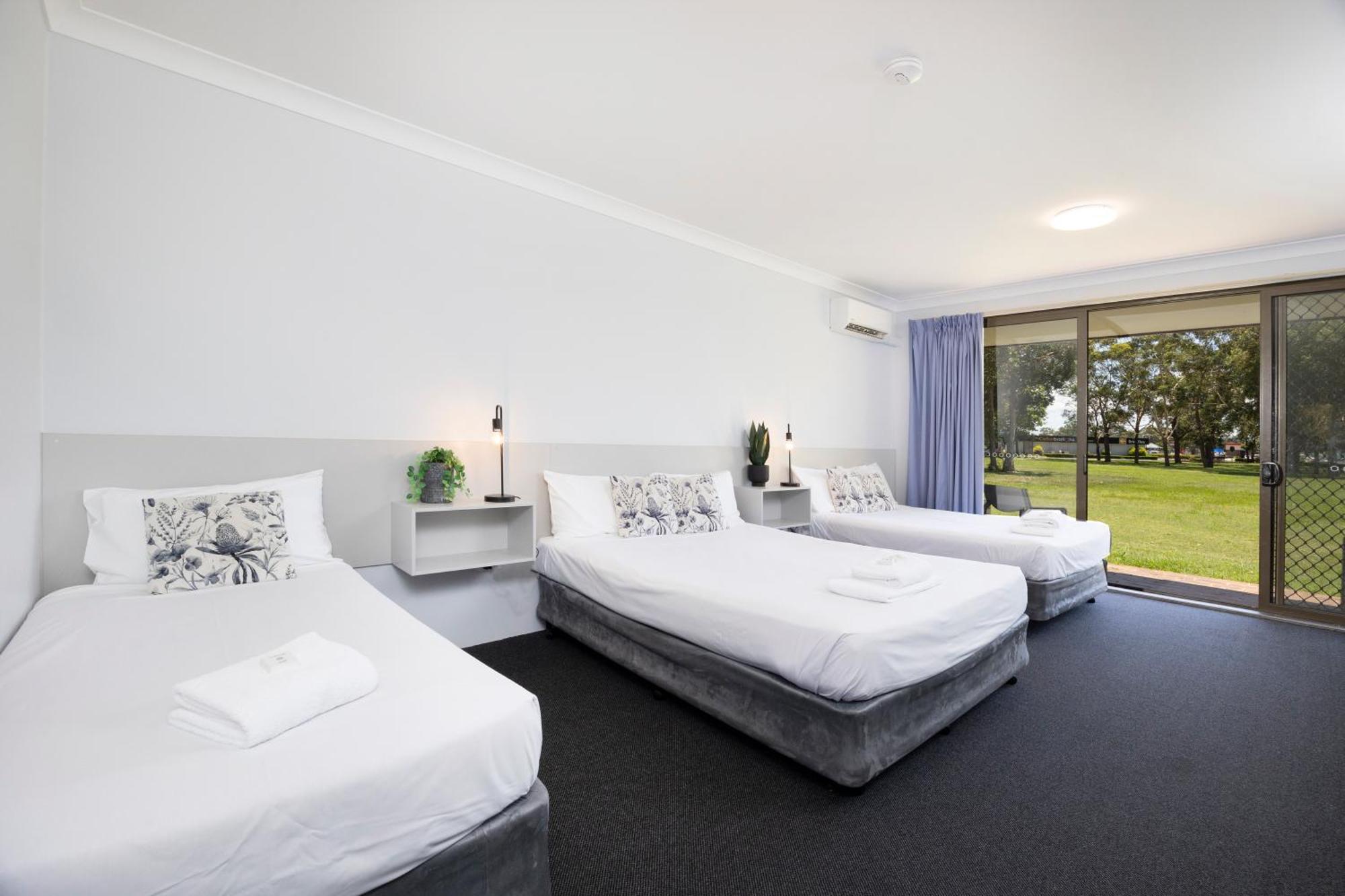 Island Palms Motor Inn Форстер Экстерьер фото