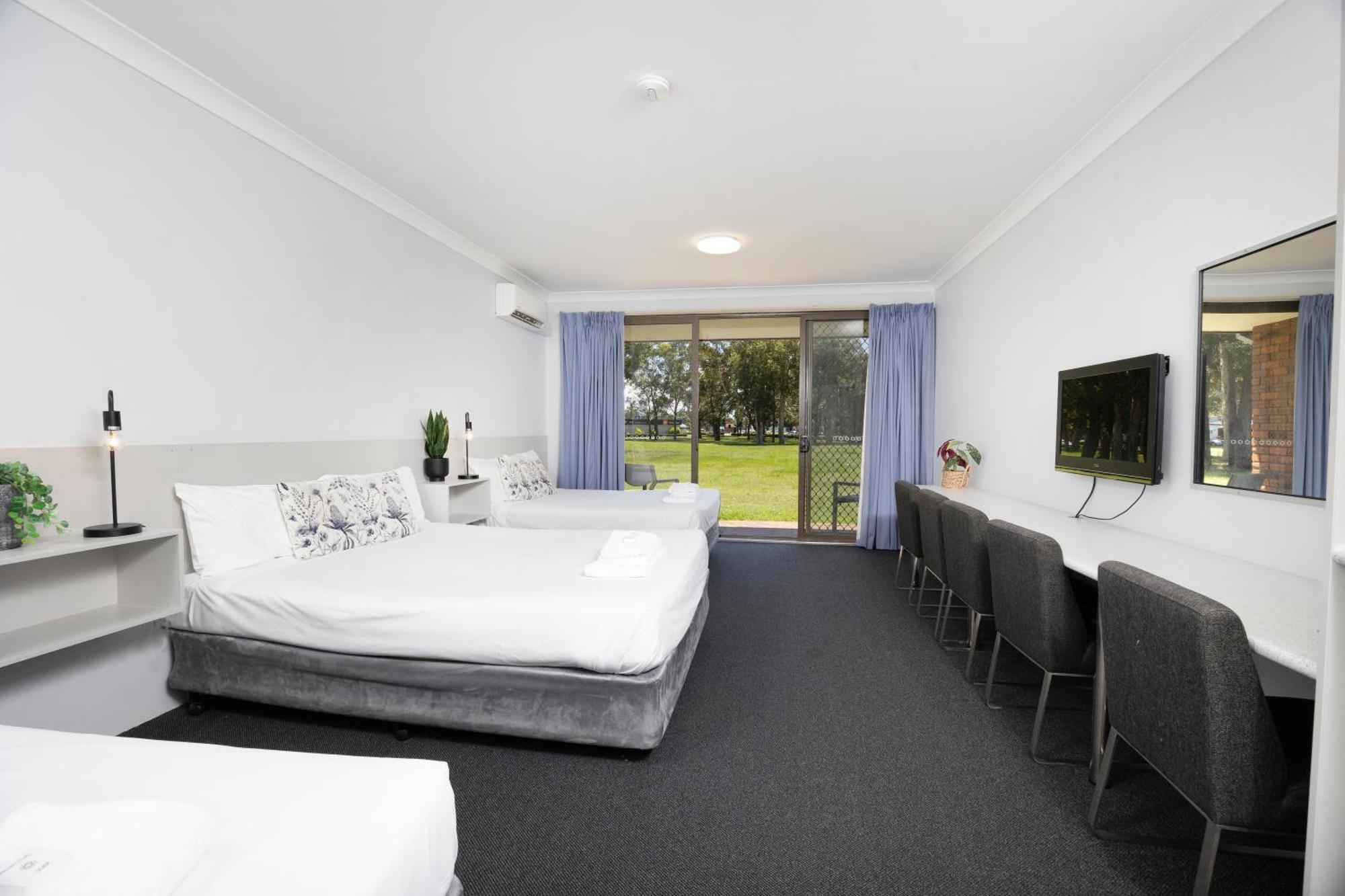 Island Palms Motor Inn Форстер Экстерьер фото