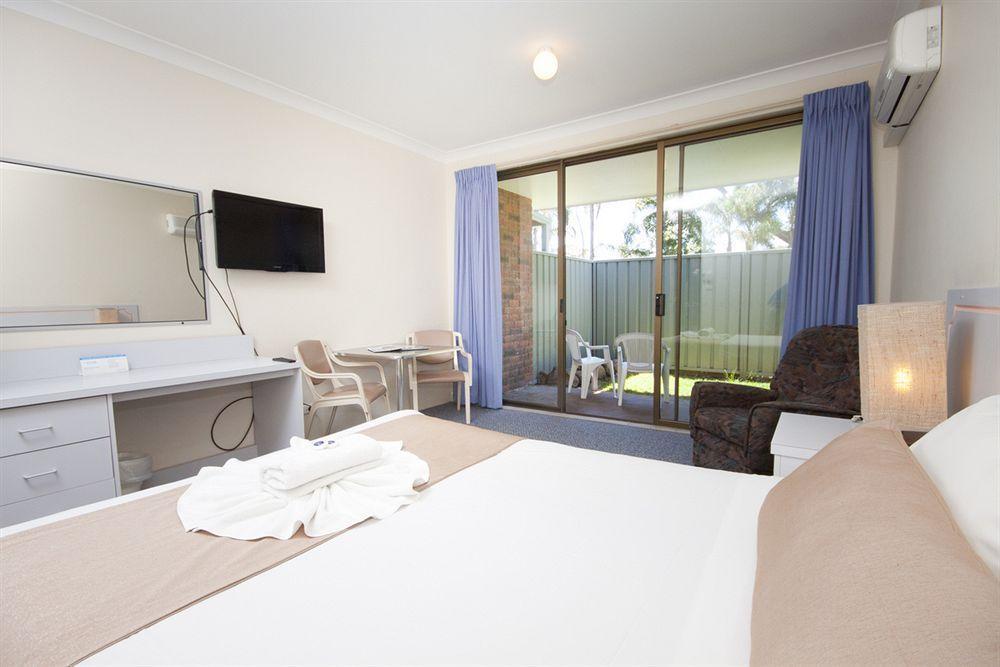Island Palms Motor Inn Форстер Экстерьер фото